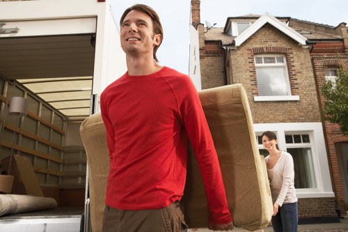 Local moving truck support for flats, houses, and offices in South Kensington
