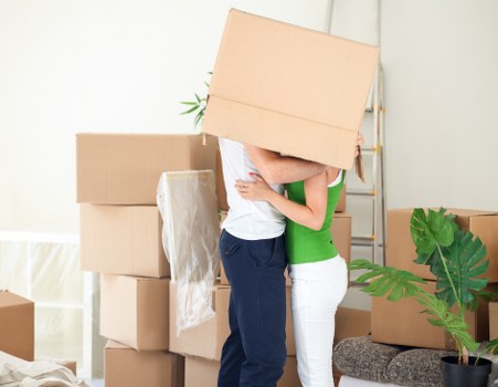 Local storage support for moving, renovation, and commercial needs in South Kensington